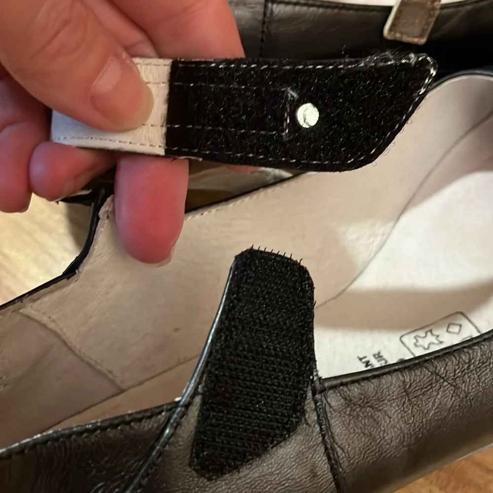 J. Metayer Mary Jane Wedge strap Leather EU Sz 39 Wide 8-1/2 black silver gold